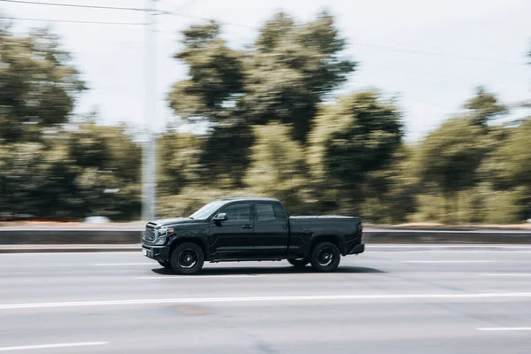 Ukraine Kiew Juni 2021 Schwarzer Toyota Tundra Fährt Auf Die — Stockfoto