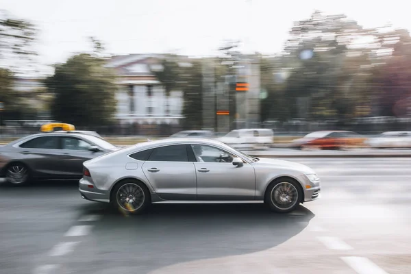 Ουκρανία Κίεβο Ιουλίου 2021 Silver Audi Αυτοκίνητο Κινείται Στο Δρόμο — Φωτογραφία Αρχείου