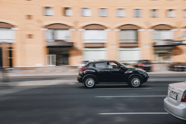 Ukrajina Kyjev Července 2021 Černý Nissan Juke Vůz Pohybující Ulici — Stock fotografie