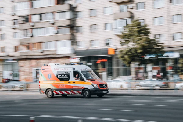 우크라이나 키예프 2021 Mercedes Benz Vito Dobrobut Medical Ambulance Car — 스톡 사진