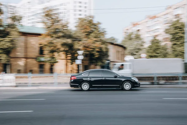 우크라이나 키예프 2021 자동차가 거리를 달리고 — 스톡 사진