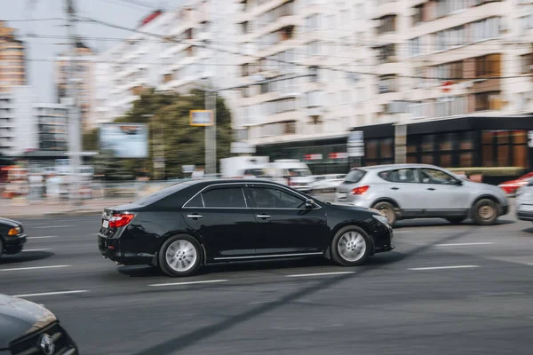 Ucrânia Kiev Julho 2021 Carro Toyota Camry Preto Movendo Rua — Fotografia de Stock