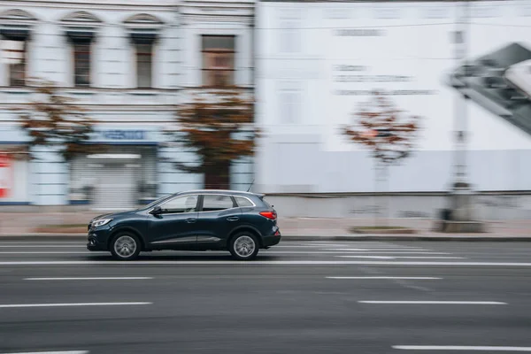 Ukrajina Kyjev Června 2021 Modrý Renault Kadjar Auto Pohybující Ulici — Stock fotografie