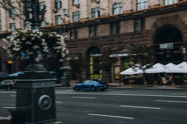 Украина Киев Июня 2021 Года Автомобиль Blue Porsche 911 Carrera — стоковое фото