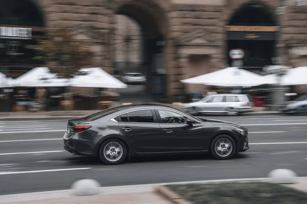 乌克兰 2021年6月2日 灰色Mazda 6型汽车在街上行驶 — 图库照片