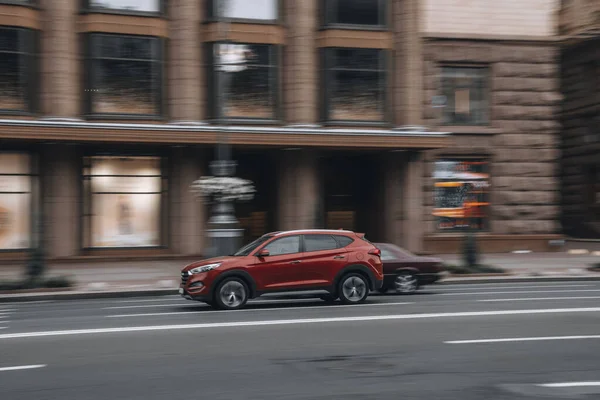 Oekraïne Kiev Juni 2021 Rode Ford Focus Rijdt Straat — Stockfoto