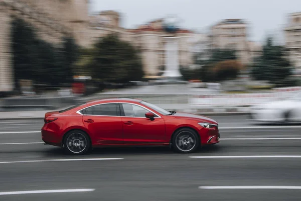 Oekraïne Kiev Juni 2021 Rode Mazda Rijdt Straat — Stockfoto