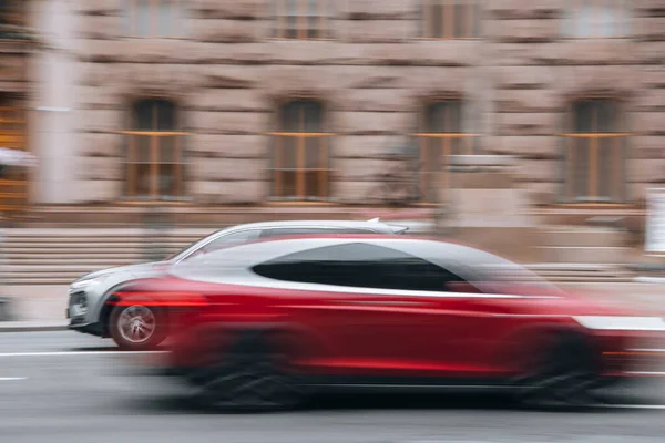 乌克兰 2021年6月2日 红色奥迪Rs 5型汽车在街上行驶 — 图库照片