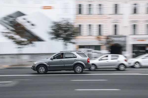 우크라 Kyiv 2021 Gray Kia Sorento Car Moving Street — 스톡 사진