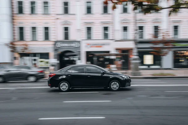 우크라 Kyiv 2021 Black Toyota Corolla Car Moving Street — 스톡 사진