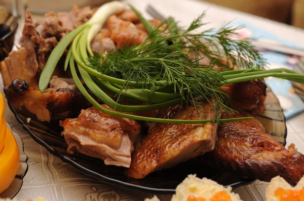 自家製鴨肉肉タマネギとプレートのディル — ストック写真