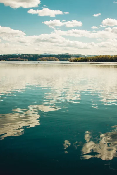 Озеро Солина в Бещадах, Польша — стоковое фото