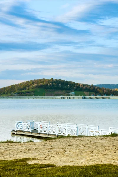 Lac Solina dans les montagnes de Bieszczady, Pologne — Photo