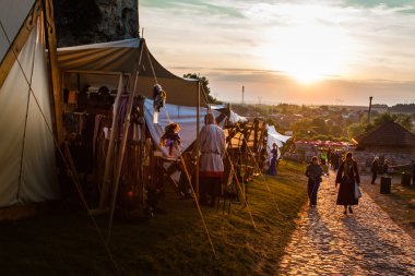 Ogrodzieniec, Polonya - 21 Mayıs 2016: Tarihsel yeniden yapılanma o