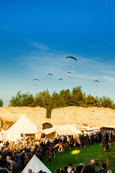 OGRODZIENIEC, POLOGNE - 21 MAI 2016 : reconstruction historique — Photo