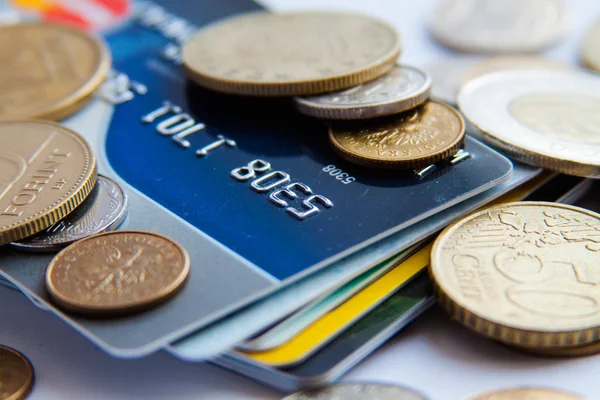 Credit card and coins — Stock Photo, Image