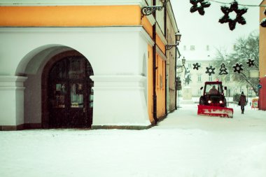 Zamosc, Polonya - 28 Aralık: t kar temizleme kar pulluk