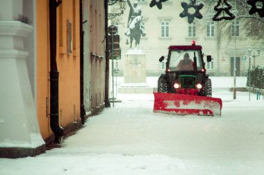 Zamosc, Polonya - 28 Aralık: t kar temizleme kar pulluk