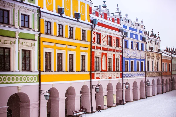 A principal praça do mercado na cidade velha de Zamosc, Polônia — Fotografia de Stock