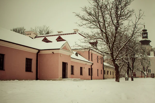 Stiliserade varma foto av huset vintertid. Zamosc, Polen — Stockfoto