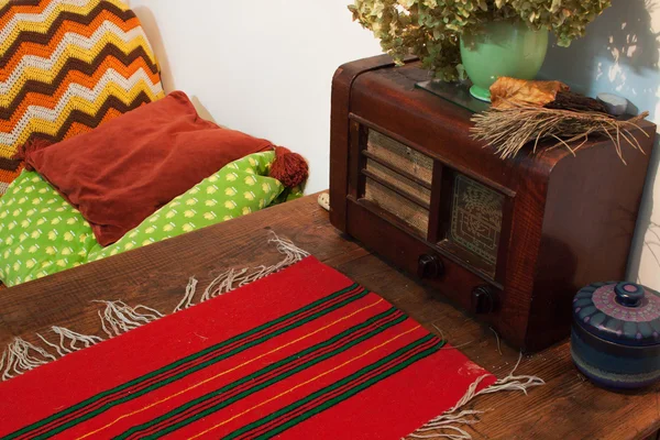 Antique radio in rural simple interior — Stock Photo, Image