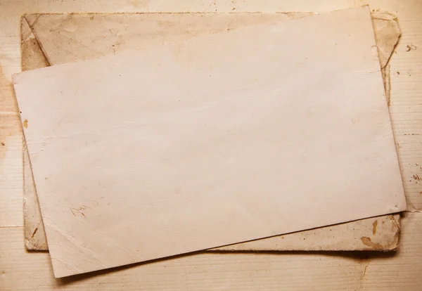 Старинный фон со старыми бумагами и письмами — стоковое фото