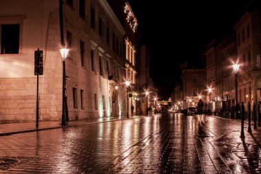 stilize kentin eski sokak gece fotoğrafı