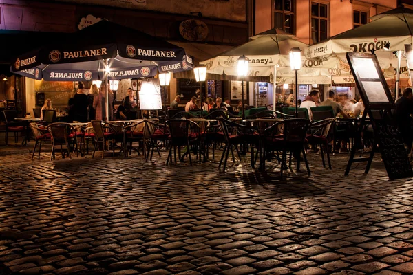 KRAKOW, POLAND - SEPTEMBER 18, 2015: People are resting in cafe — Stock Photo, Image