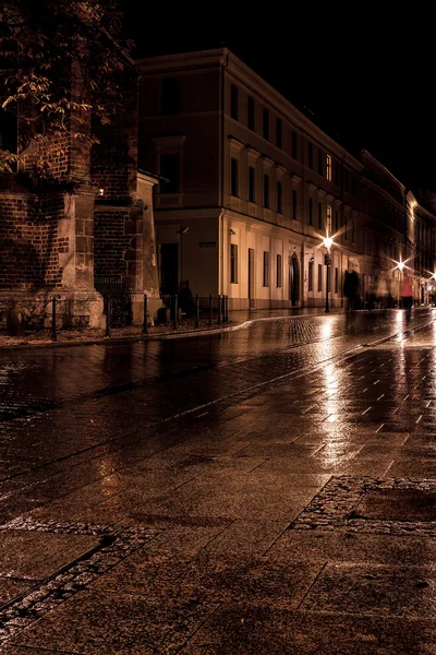 Stilisiertes Foto der alten Straße der Stadt in der Nacht — Stockfoto