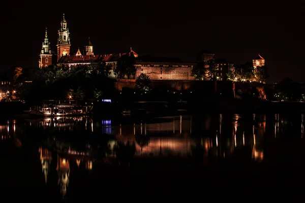Krakow om natten. Wawel Slot og Wisla . - Stock-foto
