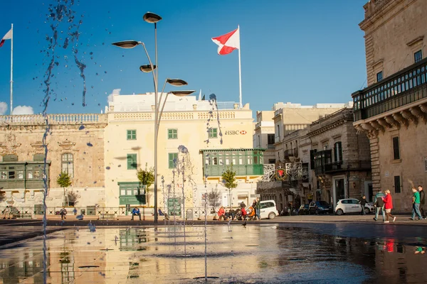 VALLETTA, MALTA - DECEMBER 21, 2015: St Georges Square with arch — Stock Photo, Image