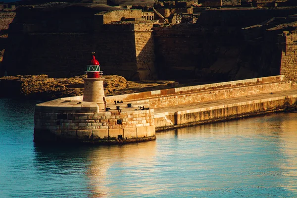 Ο Φάρος στο μεγάλο λιμάνι. Βαλέτα, Μάλτα — Φωτογραφία Αρχείου
