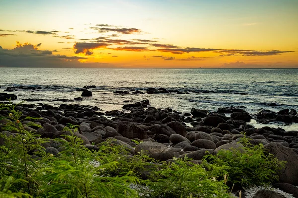 Sonnenuntergang Über Dem Felsigen Strand Von Albion Westen Der Republik — Stockfoto