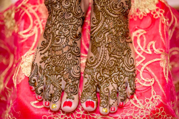 Bride feet painted with henna on the eve of her wedding day