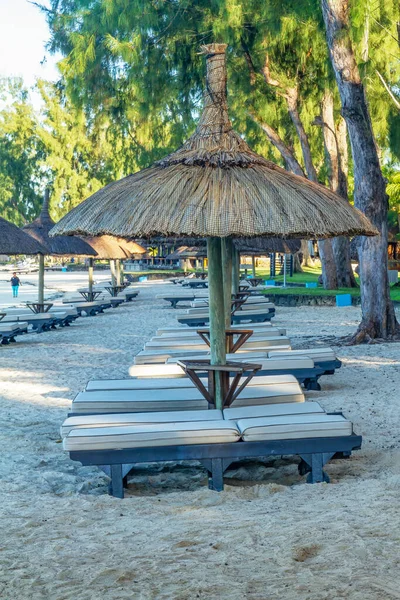 Tropisk Strand Med Strandparasoller Norra Mauritius — Stockfoto