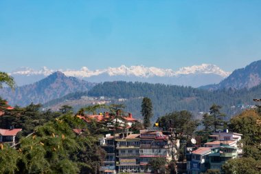 Shimla Tepe İstasyonu 'ndaki dağ ve vadiler, Himachal Pradesh, Hindistan