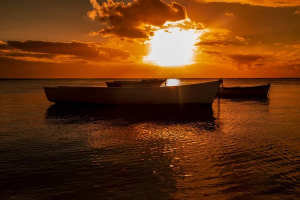 Barco Pesca Playa Albión Atardecer Oeste República Mauricio África Oriental — Foto de Stock