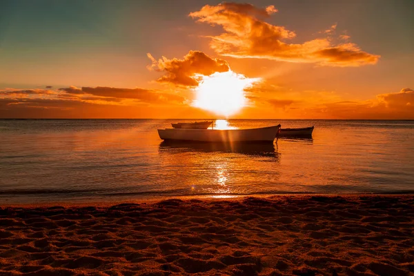 Bateau Pêche Sur Plage Albion Coucher Soleil Dans Ouest République — Photo