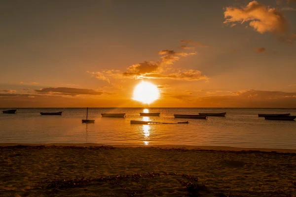 Bateau Pêche Sur Plage Albion Coucher Soleil Dans Ouest République — Photo