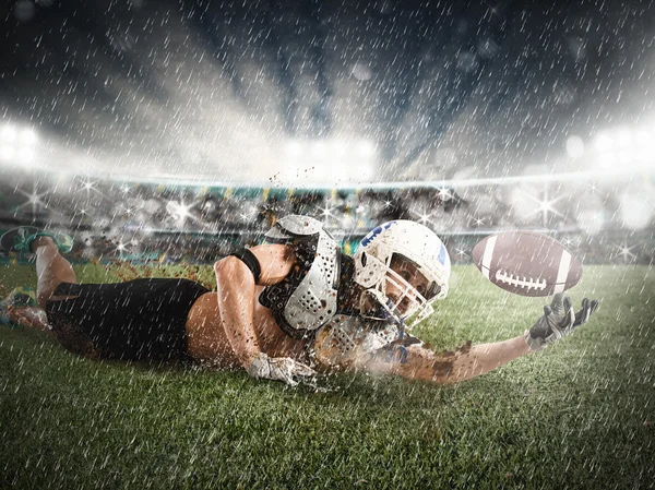 Football player catch the ball — Stock Photo, Image