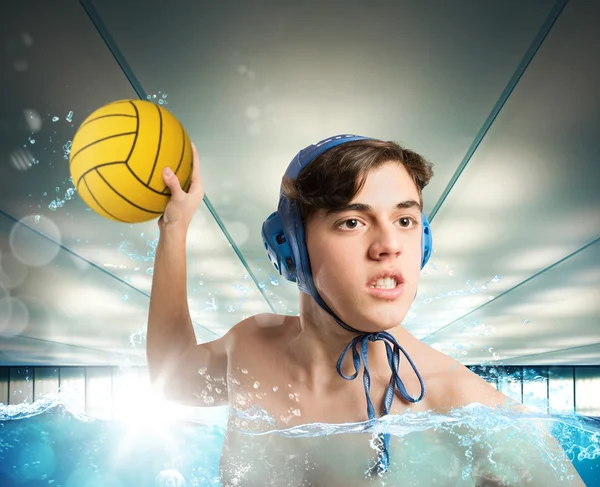 Wasserballspieler mit Ball — Stockfoto