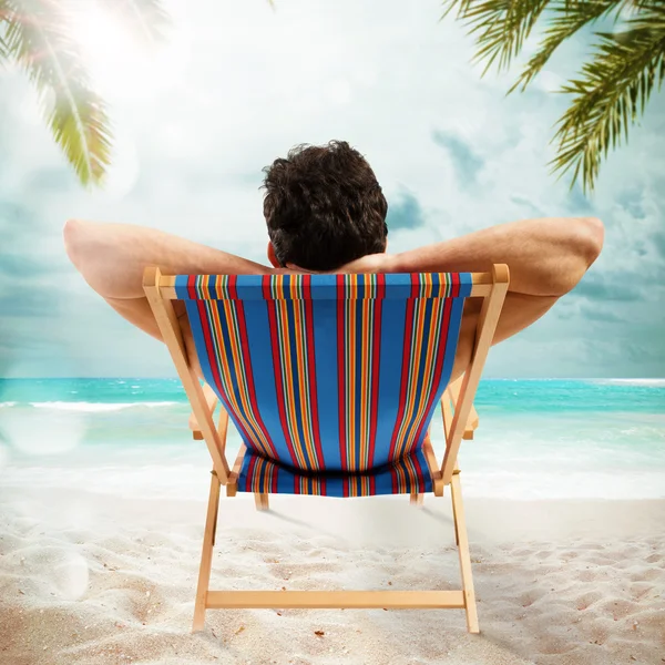 Man lying on deckchair — Stock Photo, Image