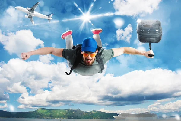 Man flies in the sky — Stock Photo, Image