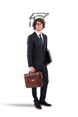 Mezuniyet şapkalı adam.