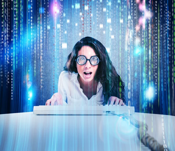 Mujer con teclado de ordenador — Foto de Stock