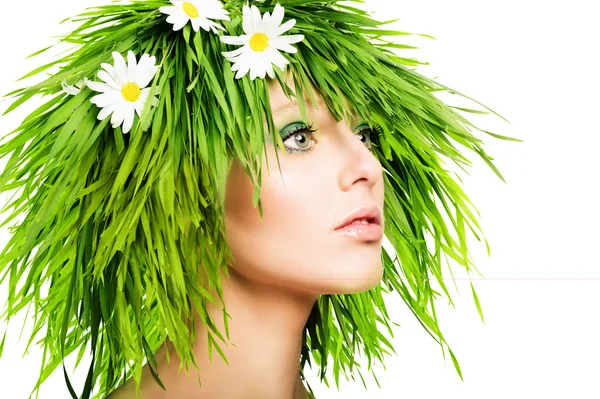 Dívka s vlasy trávou — Stock fotografie