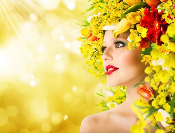 Mujer con peinado con flores — Foto de Stock