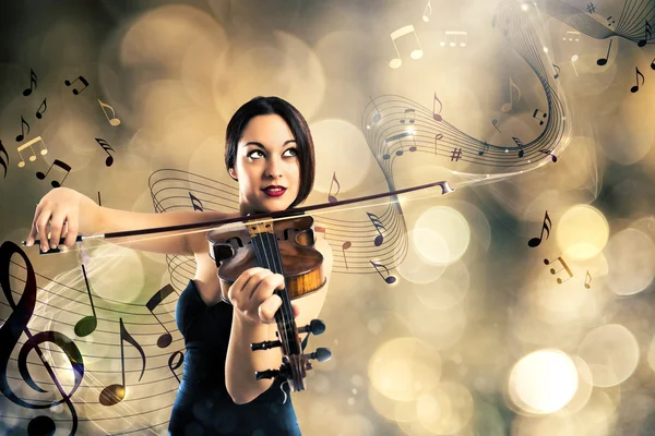 エレガントな女性のバイオリンの演奏 — ストック写真