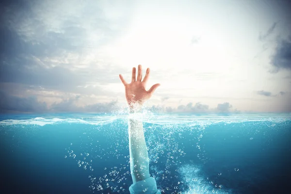Empresário se afogando no mar — Fotografia de Stock