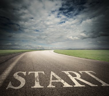 Word'ü başlatın asfalt yolda yazılı 